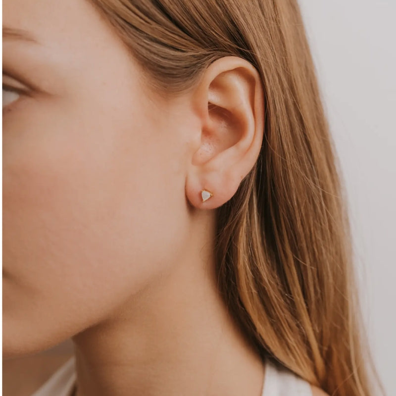 gemstone-stud-earrings-mother-of-pearl-on-model