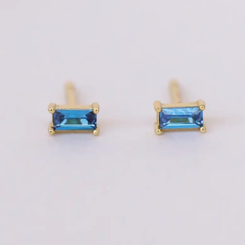 gemstone-stud-earrings-blue-sapphire-baguette 